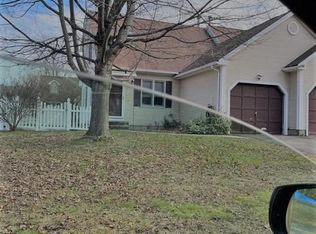 40 Luden St, Springfield, MA 01118