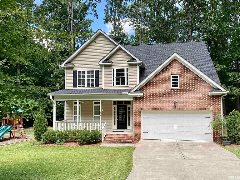 207 Lake Dr — Photo 1