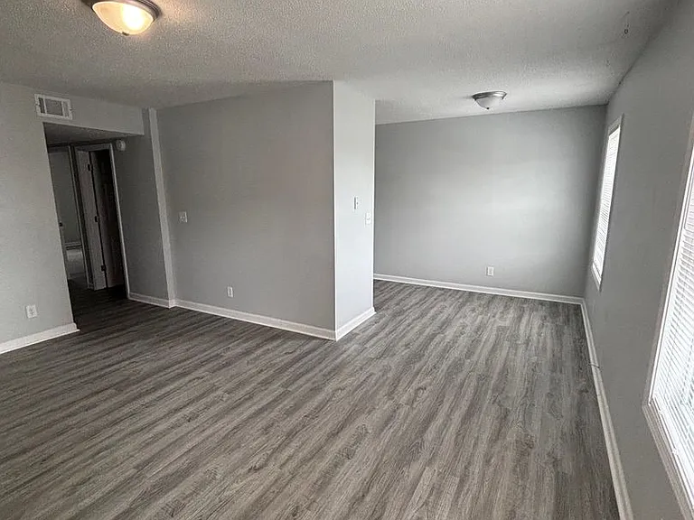 Garden View Apartments — Photo 25