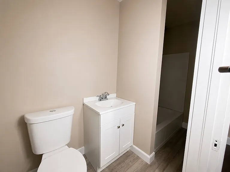 89 Clinton St #7 — Photo 2