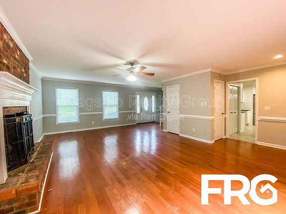 3rd image of 305 Smith Pl