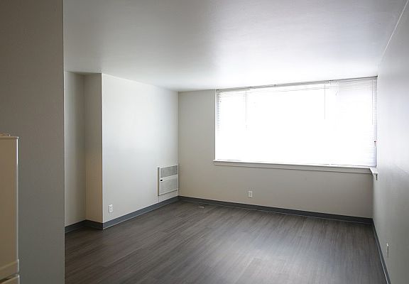 2nd image of 1671 N Prospect Ave APT 504