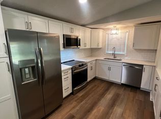 3472 Greentree Rd, Lexington, KY 40517