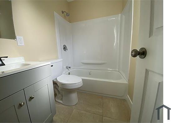 5th image of 9521 Clovis Ave
