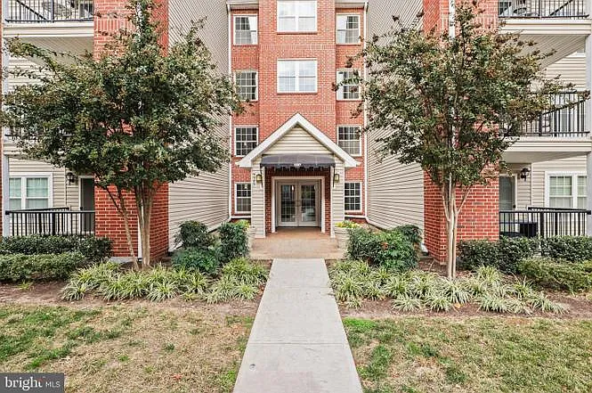 2 bed, 1096 sqft, $2,900 — Photo 1