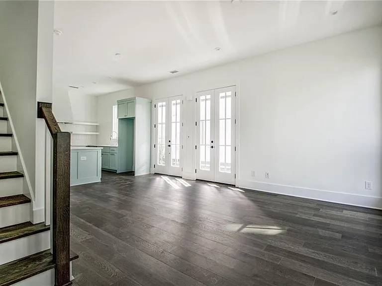 135 Carlyle Ln — Photo 7