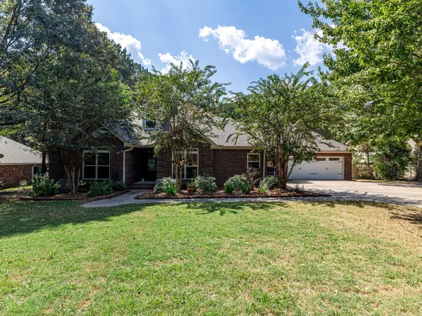 22 Bedford Forrest Ln, Hattiesburg, MS 39401