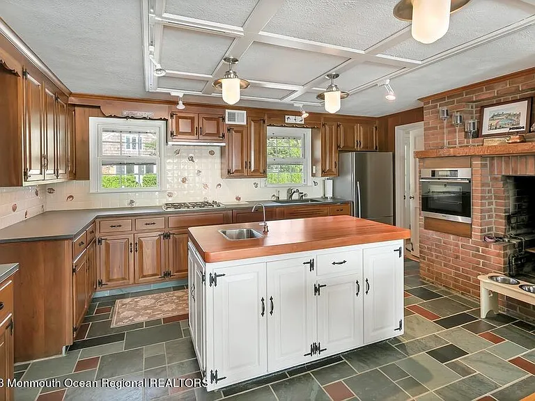 127 Curtis Point Dr — Photo 5