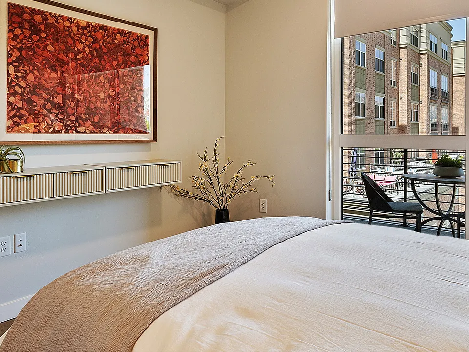 Alternate view of Jade bedroom with cozy atmosphere