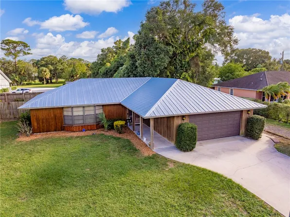 2745 1st St, Vero Beach, FL 32968