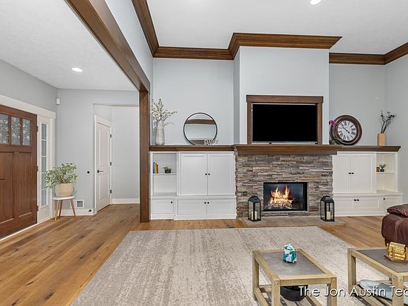 4th image of 7979 Ella Terrace Dr NE