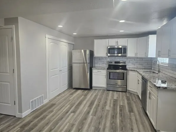 3306 N Fairfield Rd, Layton, UT 84041