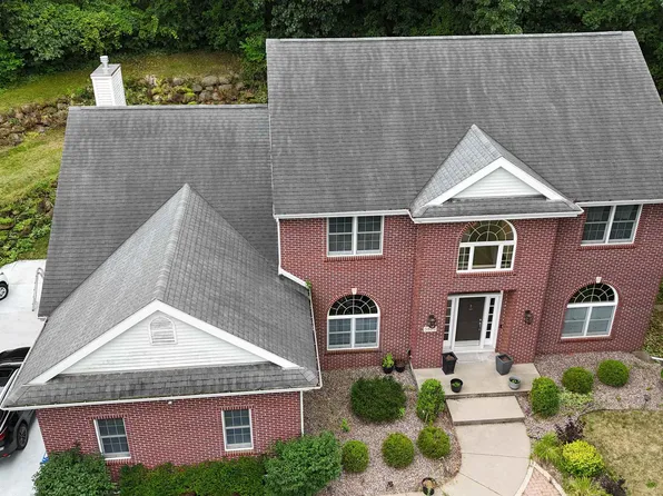5825 Pembroke Ct, Fitchburg, WI 53711