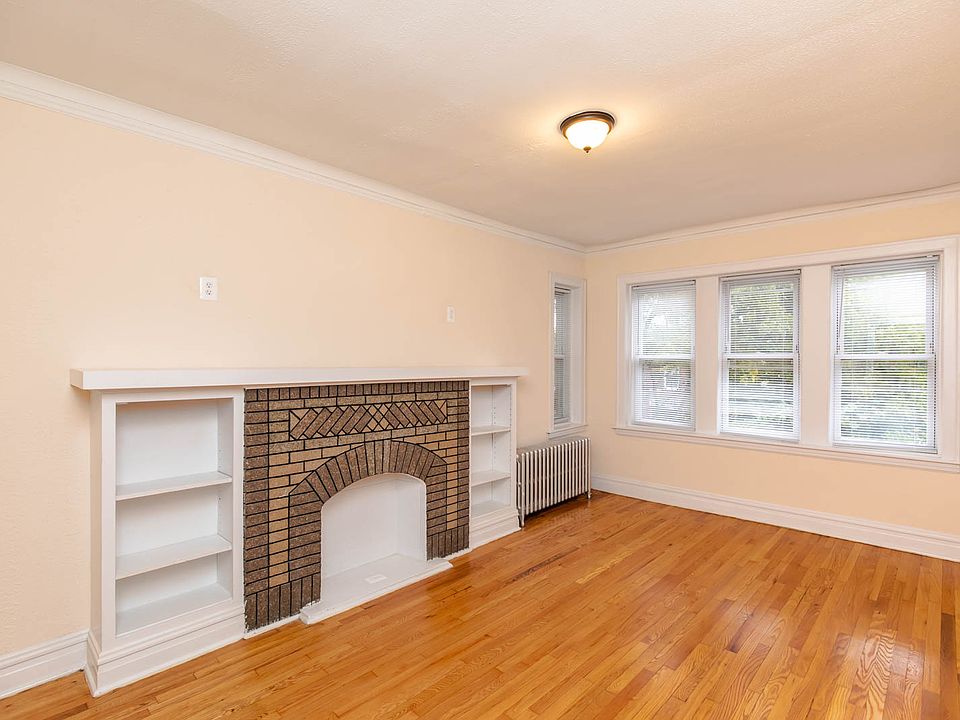 1st image of 2922 N Albany Ave #29223E