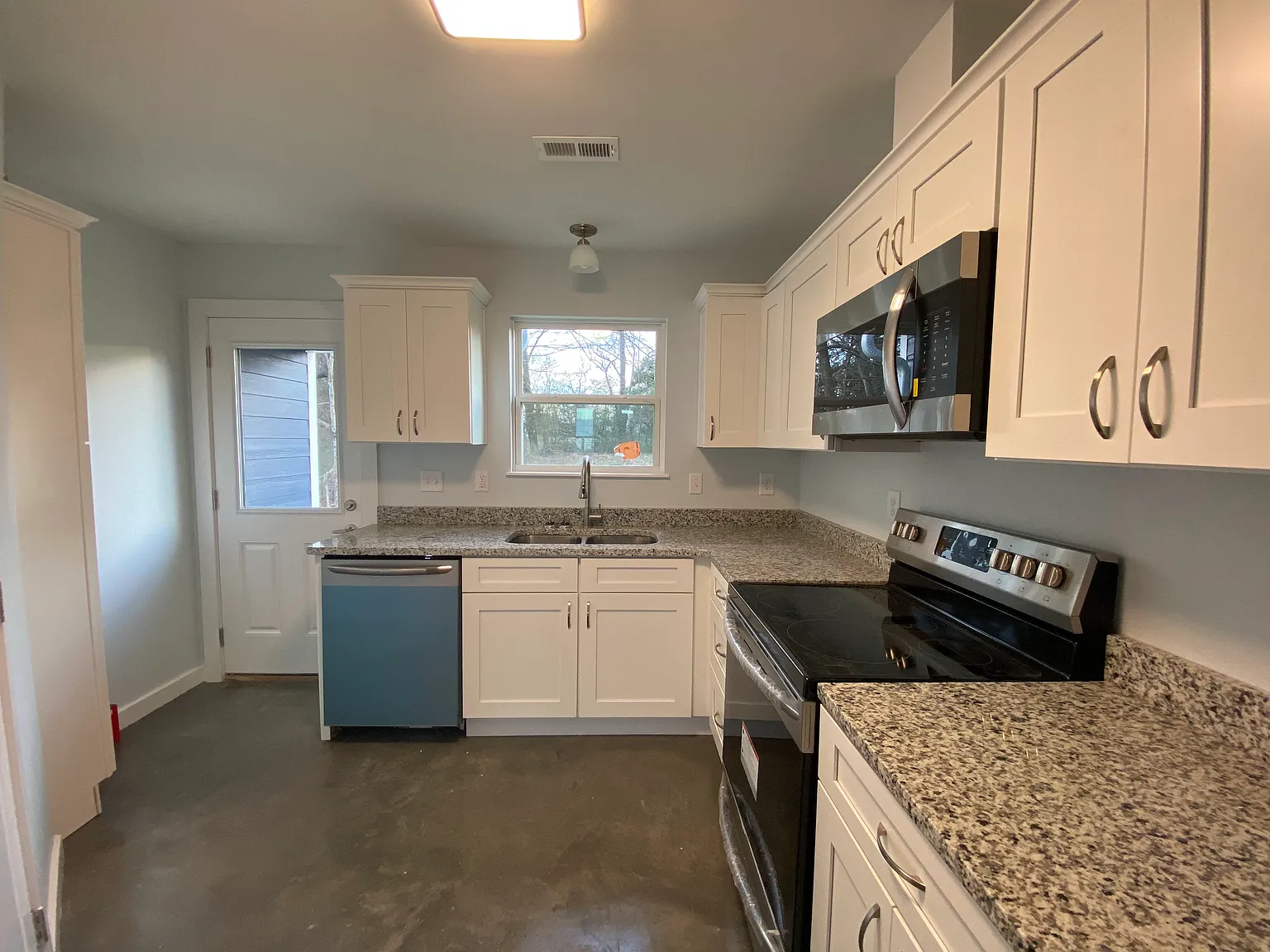 2 bed, 825 sqft, $1,500 — Photo 2