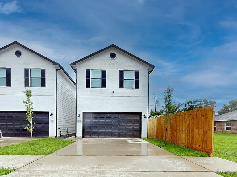 6211 Fairchild St — Photo 3