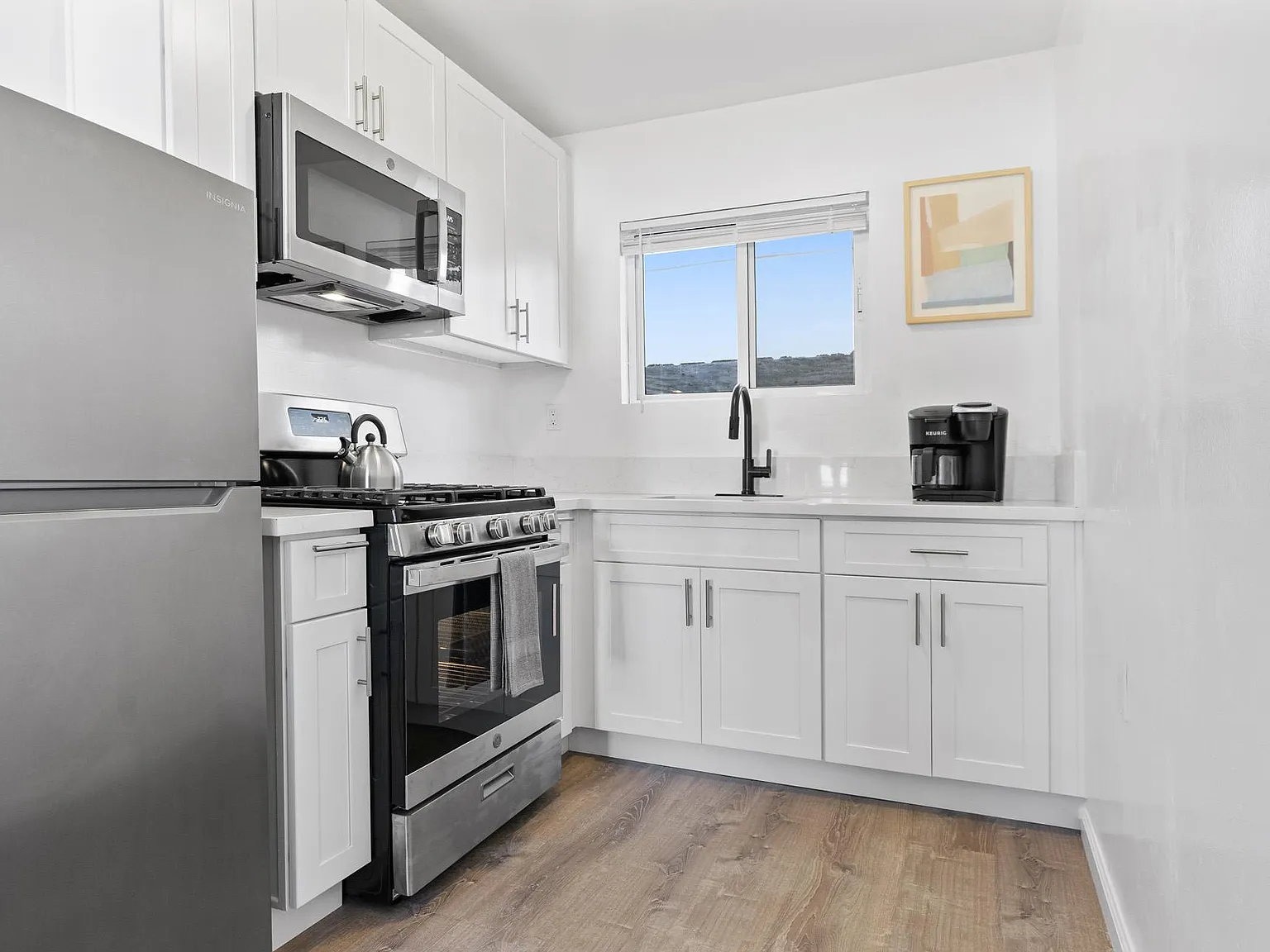 2 bed, 650 sqft, $5,066 — Photo 3