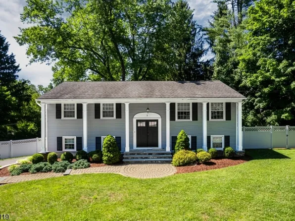 2 Arrowhead Dr, Washington Twp., NJ 07853
