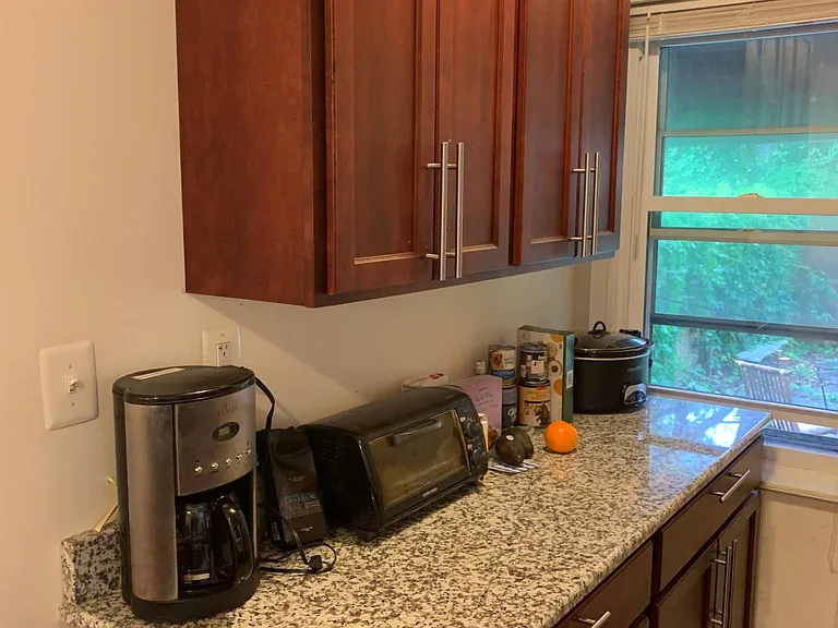 2041 Spring Garden St #1R — Photo 12