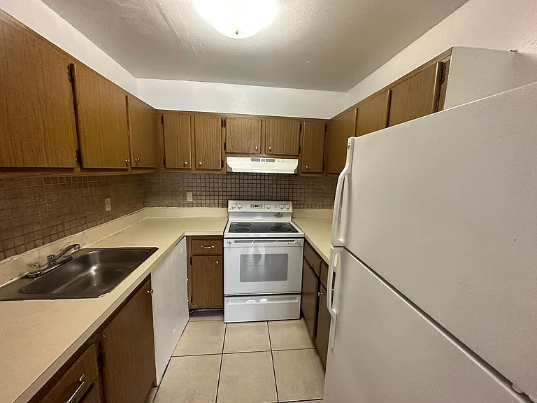 1830 Maravilla Ave #202 — Photo 9