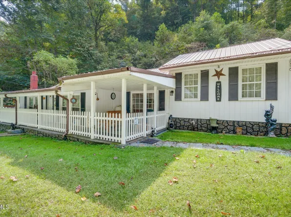 2850 Ely Pucketts Creek Rd, Pennington Gap, VA 24277