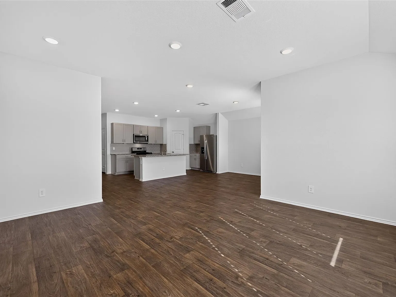 4 bed, 2.0 bath, 1801 sqft, $1,775 — Photo 4