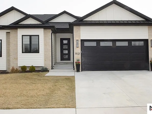 9121 Marbella Dr, Lincoln, NE 68520