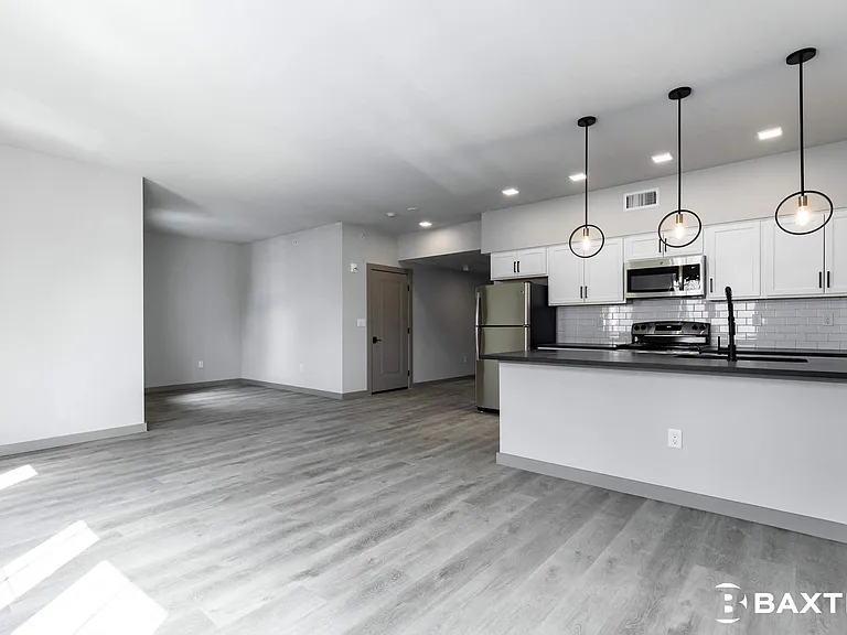 472 Maple Apartments — Photo 15