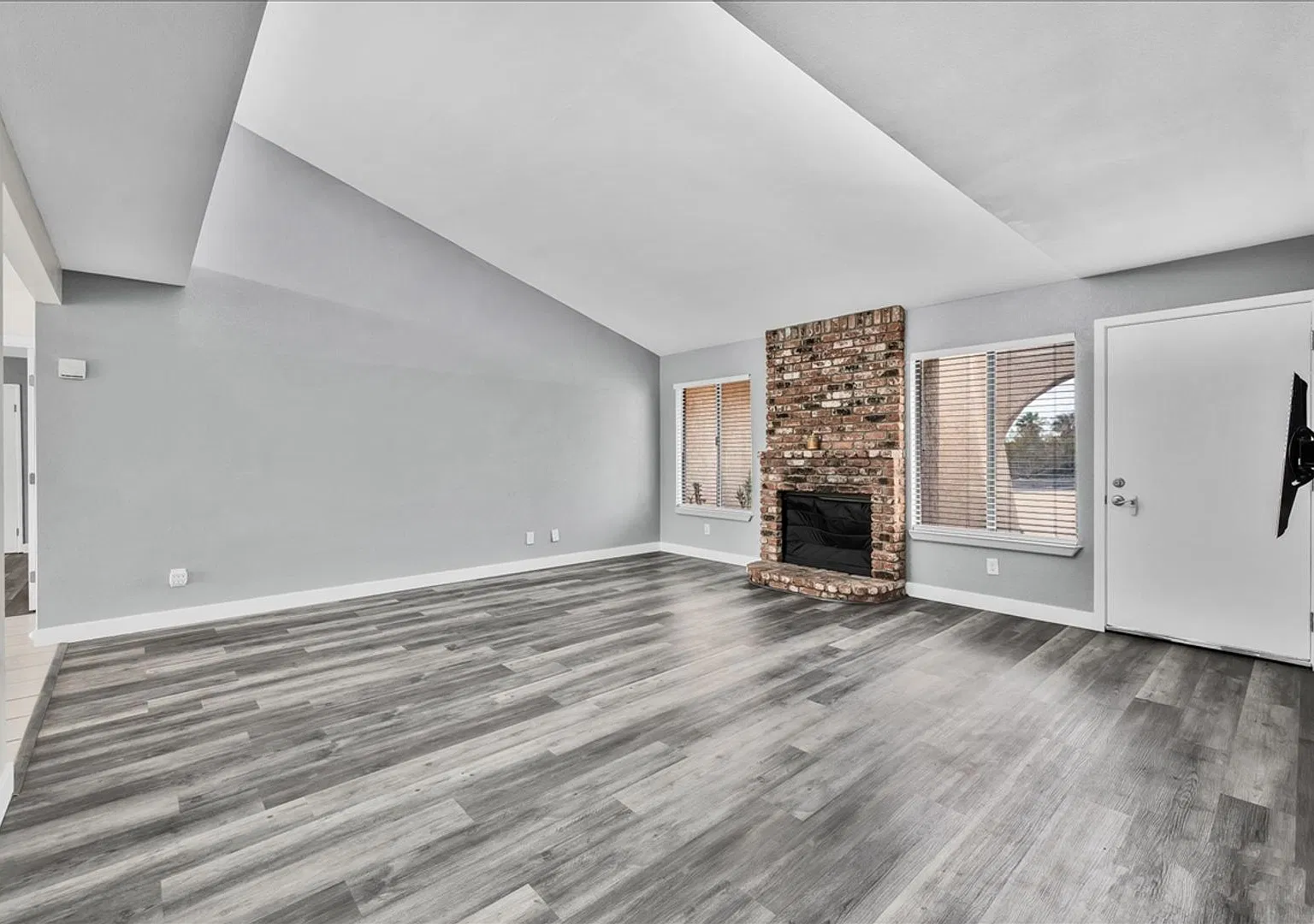 Desert Home With Spacious Split Floor Plan and many updates. — Photo 3