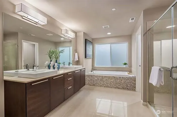 4 bed, 3907 sqft, $1,800 — Photo 3