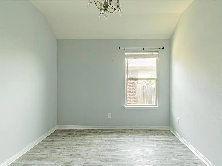 704 Cedar Cove Dr — Photo 2