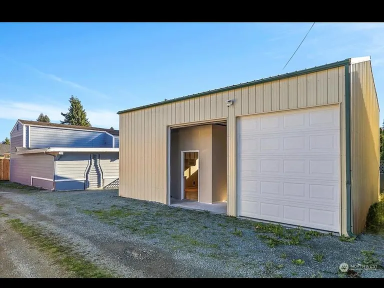 1110 Warner St — Photo 6