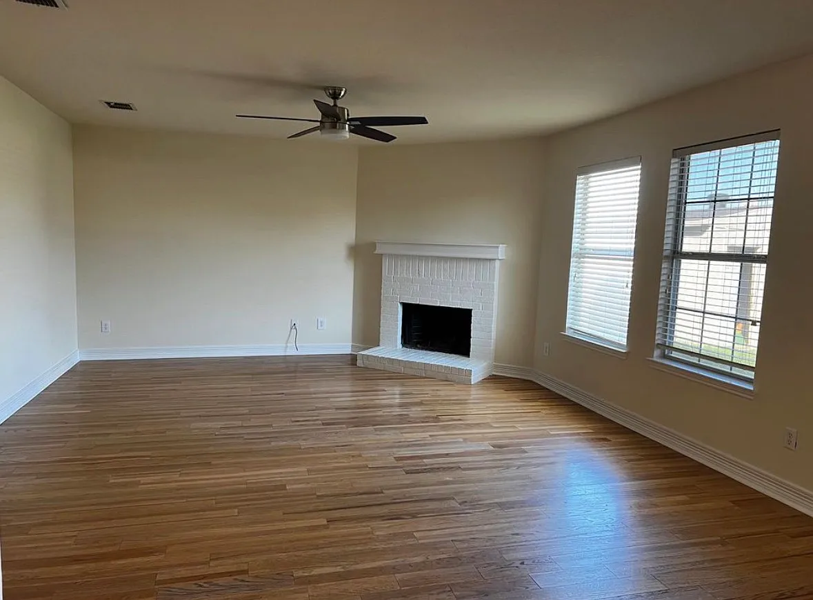 3 bed, 1940 sqft, $2,050 — Photo 2