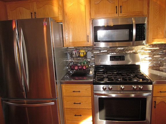 5th image of 427 11th St W