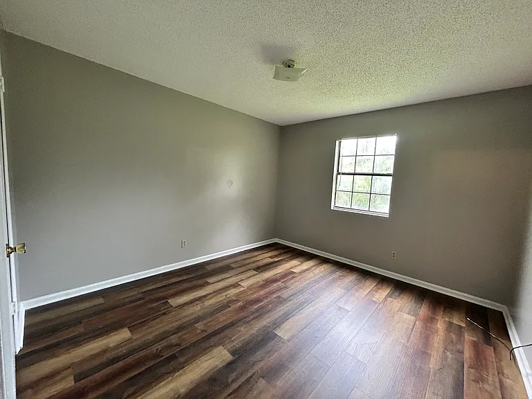 2710 S Taft St — Photo 16