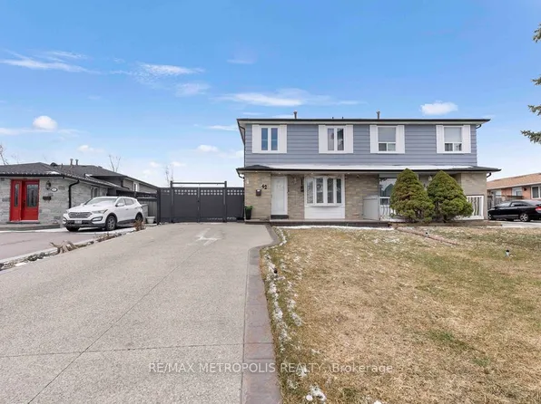 42 Gulliver Cres, Brampton, ON L6S 1S9