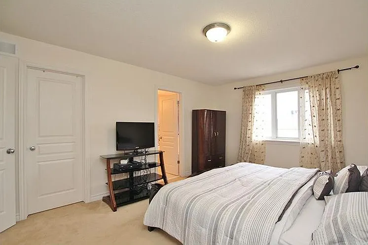 106 Hornchurch Ln — Photo 11