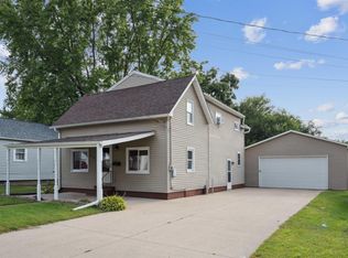 506 8th Ave NE, Independence, IA 50644