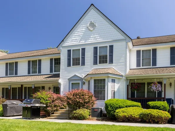 78 Lochmere Ln #415, Nashua, NH 03063