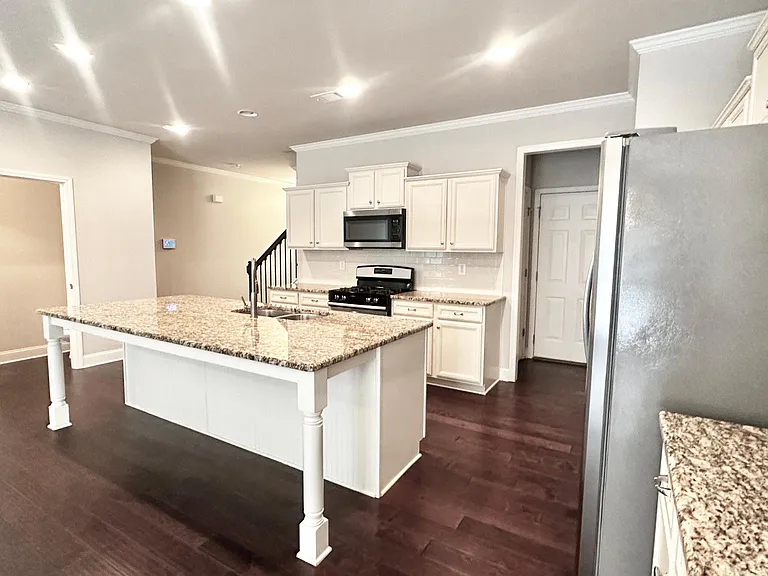 285 Holdings Dr — Photo 9