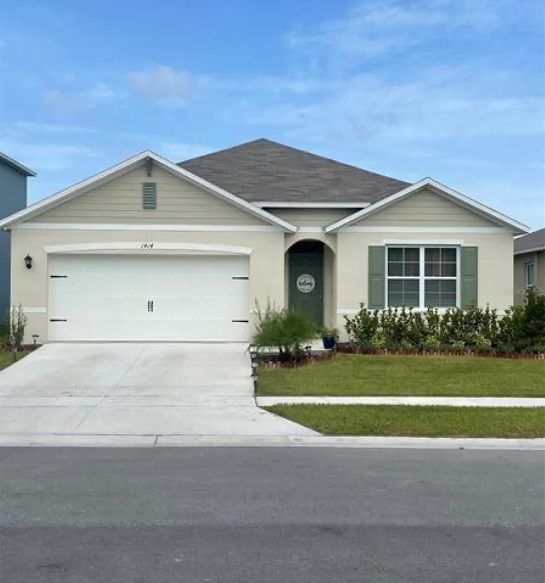 4 bed, 1828 sqft, $2,500 — Photo 1