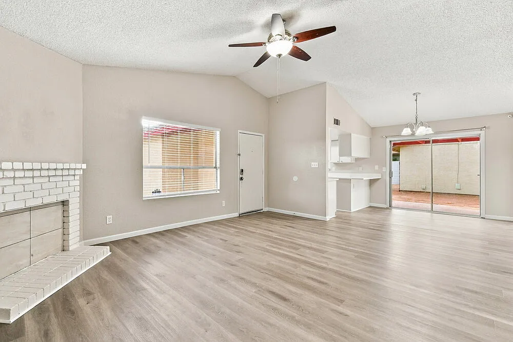 3 bed, 2.0 bath, 1250 sqft, $2,315 — Photo 3
