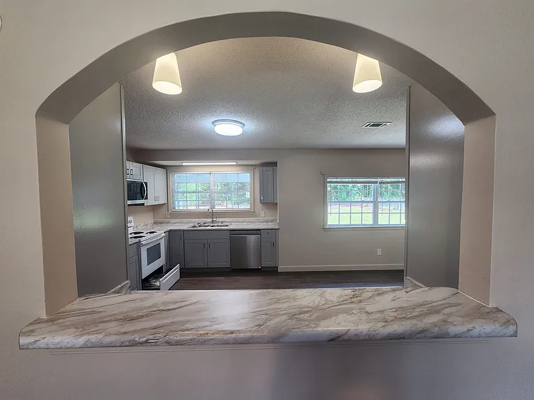 535 Azalea St — Photo 6