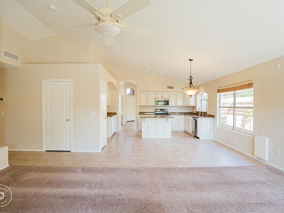 4th image of 10233 W Daley Ln