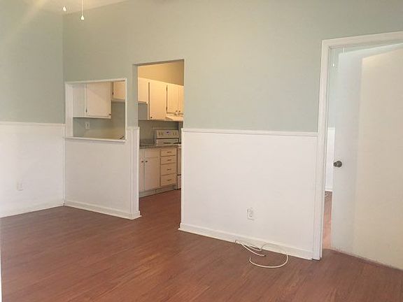 3rd image of 804 E Bolton St