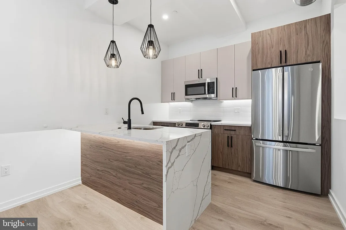 Building Photo - 203 S 13th St #3C