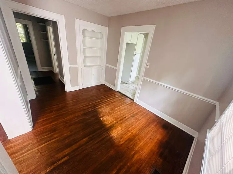 2331 Glendale Ave — Photo 6