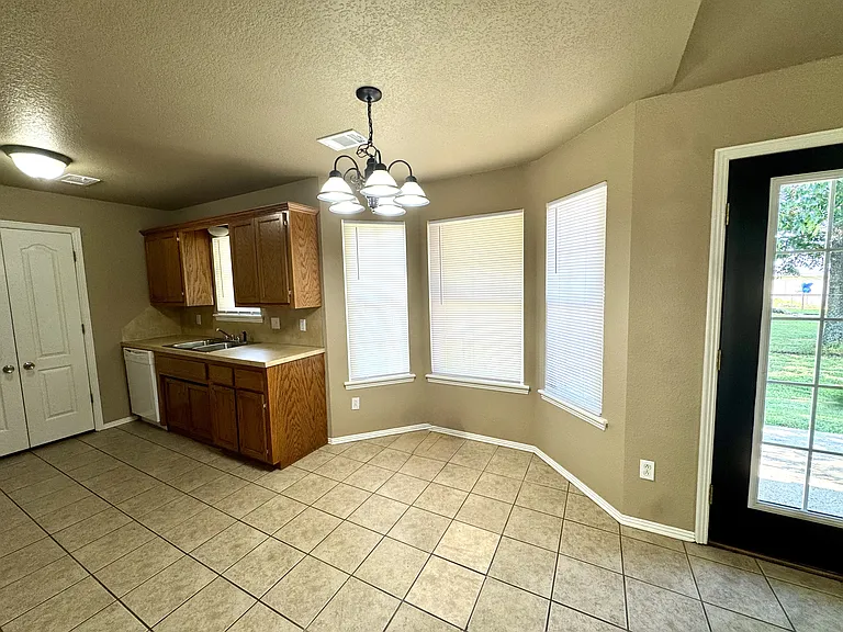 121 Lanita Dr — Photo 4