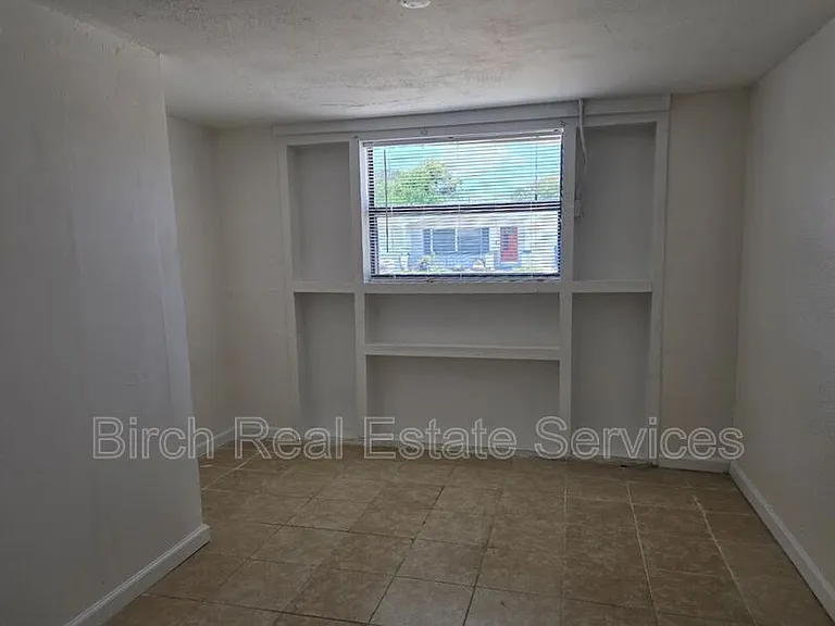 1247 Chelsea Ln — Photo 11
