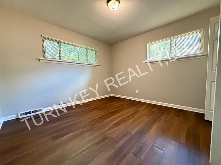 320 Park Rd — Photo 12